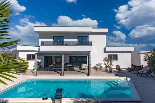VILLA MIRAKUL