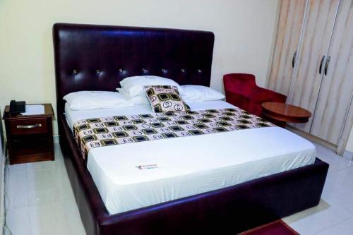 Gallery image of DC Ambassadors Hotel in Dawhwenya