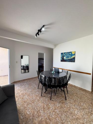 Ruang duduk di Complejo NAEN - Apartamentos a 1 Cuadra del Mar - Mar del Tuyú