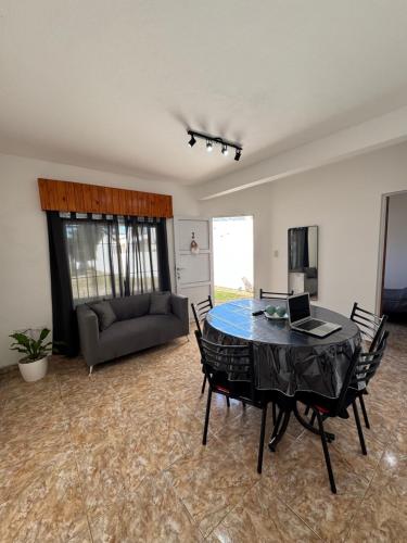 Ruang duduk di Complejo NAEN - Apartamentos a 1 Cuadra del Mar - Mar del Tuyú