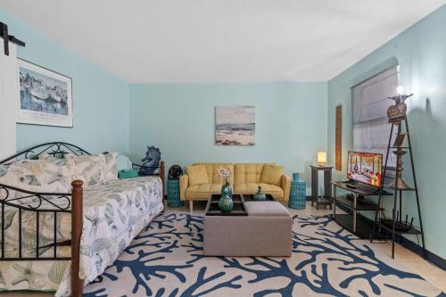 a living room with a bed and a couch at Blue Bell Apartment Hotel in Fort Lauderdale