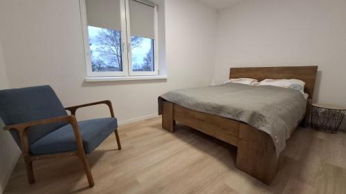 Ένα ή περισσότερα κρεβάτια σε δωμάτιο στο Apartamenty biebrzańskie