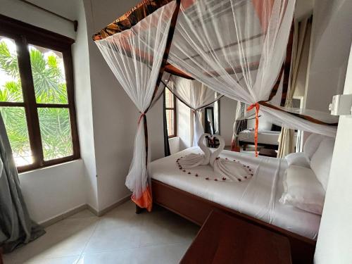 Letto o letti in una camera di Habari House