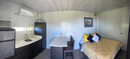 Postel nebo postele na pokoji v ubytování Dadirri Cozy House Santa Elena Monteverde