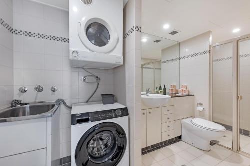 Koupelna v ubytování Sydney CBD Studio I City Views I Sleeps 4 People