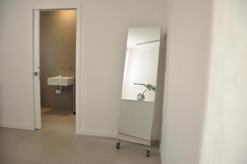 a bathroom with a mirror and a sink at Appartamento Colonna in Murano