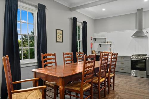 Bundanoon Hotelにあるキッチンまたは簡易キッチン
