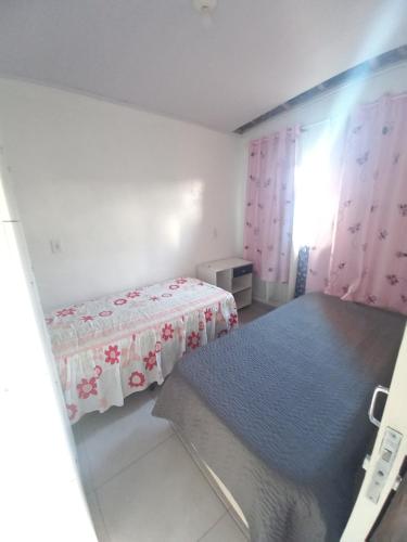 Katil atau katil-katil dalam bilik di Casa de praia com jacuzzi