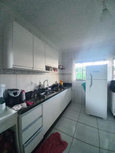 Dapur atau dapur kecil di Casa de praia com jacuzzi