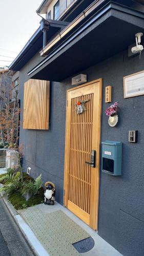 a house with a wooden door on the side of it at 静雅の宿 in Kyoto
