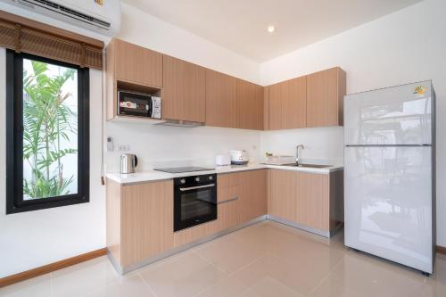 Dapur atau dapur kecil di Goldena Twin Private Pool Villas