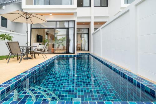 Kolam renang di atau dekat dengan Goldena Twin Private Pool Villas