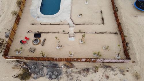 Galeriebild der Unterkunft Private Home - Heated Saltwater Pool, BBQ, Pro Pool Table, Horseshoes, Darts, Cotton Bedding, Half Acre - The Joshua Tree Forest - Pool Heat Optional in Twentynine Palms