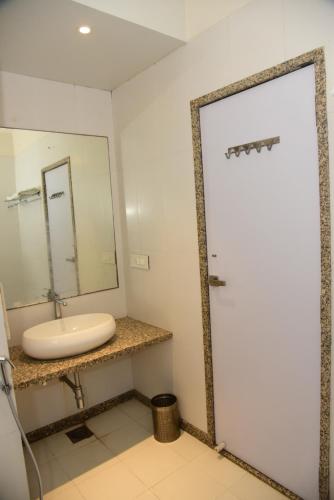 Ένα μπάνιο στο srijan inn