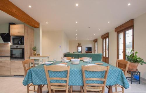 a kitchen and dining room with a table and chairs at 4 Bedroom Gorgeous Home In Valorbiquet in Saint-Julien-de-Mailloc