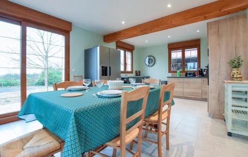 a kitchen and dining room with a table and chairs at 4 Bedroom Gorgeous Home In Valorbiquet in Saint-Julien-de-Mailloc