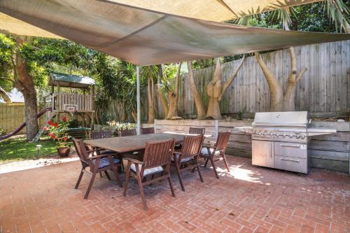 Foto sihtkohas Beaumaris asuva majutusasutuse 5-Bed Haven with Pool Minutes From Beaches & Parks galeriist