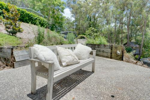 Taman di luar Luxurious 4-BR Hinterland Retreat - Scenic Views