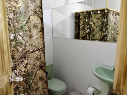 Et badeværelse på Apto Remodelado a 1 cuadra playas Rodadero