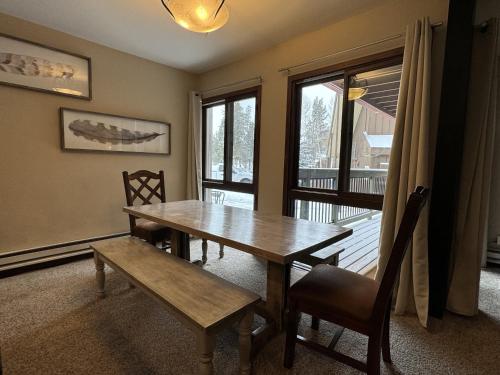 Χώρος καθιστικού στο Beautiful Renovated 3BR in Keystone condo