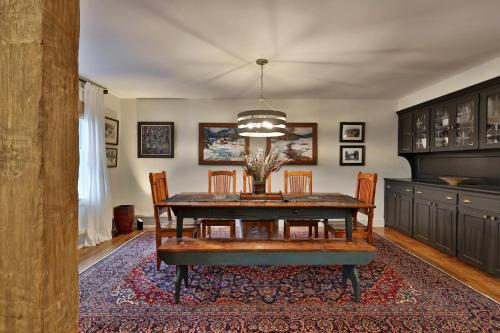 a dining room with a table and chairs at Susan Lane Hideaway - 4BR, 3BA Renovated Home, Close to Skiing and Town, Fireplace in Rutland