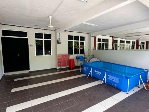 Kolam renang di atau dekat dengan Ramadhan PD 13pax Teluk Kemang