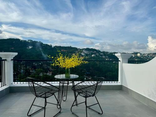 a table and chairs on a balcony with a view at Sky View Memory Inn in Xuan An