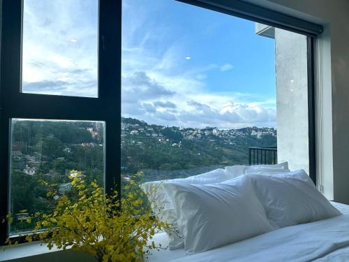a bedroom with a bed and a large window at Sky View Memory Inn in Xuan An