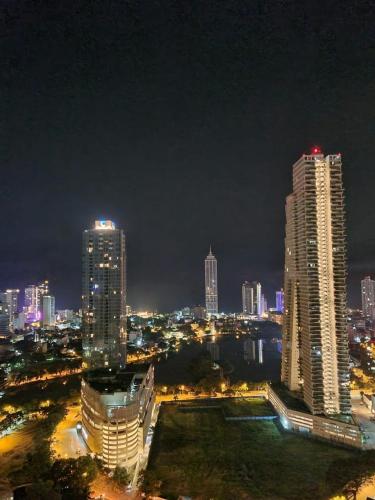 Pemandangan umum bagi Colombo atau pemandangan bandar yang diambil dari apartmen