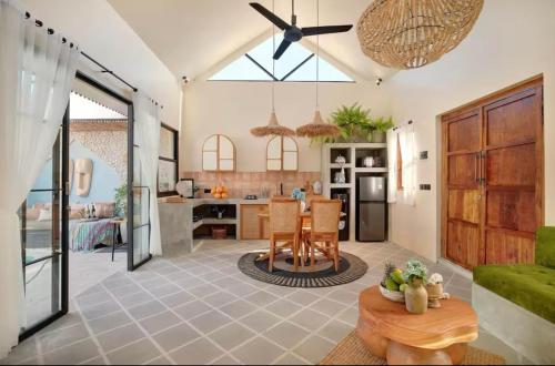 Dapur atau dapur kecil di Tranquil Ricefields View Villa