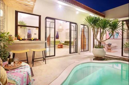 Kolam renang di atau dekat dengan Tranquil Ricefields View Villa