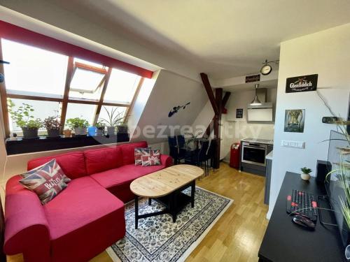 Podkrovní hnízdečko