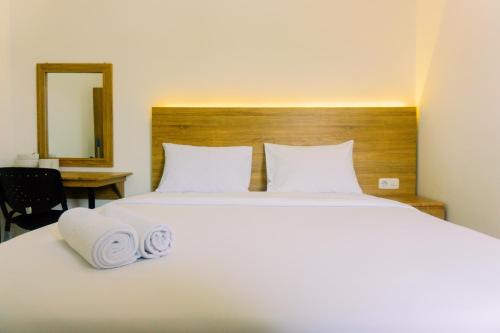 Ένα ή περισσότερα κρεβάτια σε δωμάτιο στο Cozy and Simply Look Studio No Kitchen Apartment Aeropolis Residence By Travelio