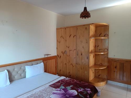Ένα ή περισσότερα κρεβάτια σε δωμάτιο στο Leela Home - Full Mountain View