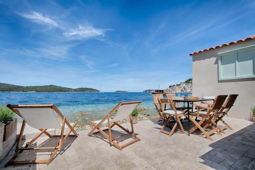 Beachfront House Kut