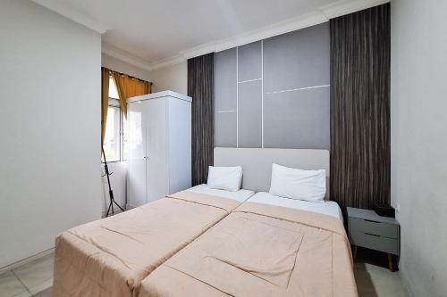 Postel nebo postele na pokoji v ubytování RedDoorz Resort at Tridaya Cisarua Puncak