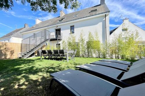 Vonkajšia záhrada v ubytovaní Duplex neuf Hyper Design - Piscine chauffée