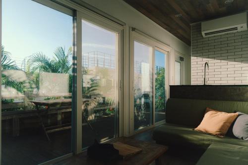 Posezení v ubytování BLANC MIYAKOJIMA 旧RuGu Glamping Resort