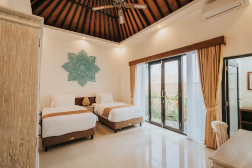 Postel nebo postele na pokoji v ubytování Alam Penari Resort Ubud