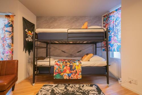 a room with two bunk beds and a couch at フォルモント寺田町204 in Osaka