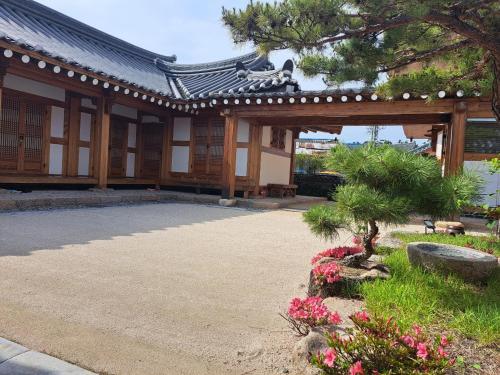 Soseoljae Guesthouse Gyeongjuにある庭