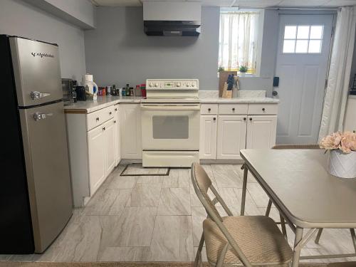 Η κουζίνα ή μικρή κουζίνα στο Silver Spring 4beds 3bedroom