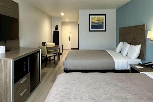 a large hotel room with two beds and a kitchen at Quality Inn Tracy I-205 in Tracy