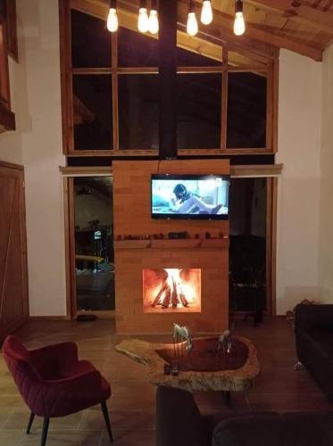 TV a/nebo společenská místnost v ubytování Cabaña Casa Alpes Mazamitla