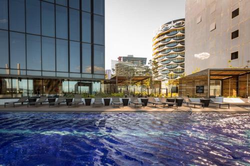 Kolam renang di atau dekat dengan High Rise Marina Tower Residence