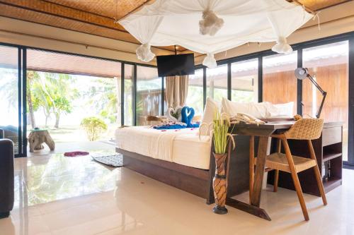 Postel nebo postele na pokoji v ubytování Long Beach Chalet - SHA Extra Plus