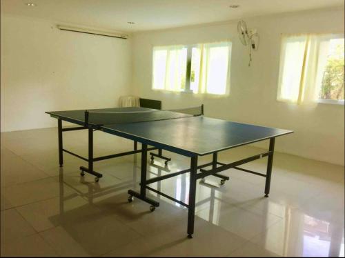 Πινγκ πονγκ στο Baan Klang Condo Hotel Hua Hin ή εκεί κοντά