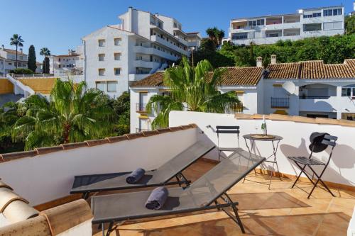 Two bedroom, two bathroom, balcony, pool area, view