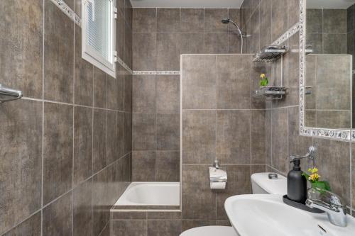 Two bedroom, two bathroom, balcony, pool area, view