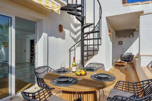 Two bedroom, two bathroom, balcony, pool area, view